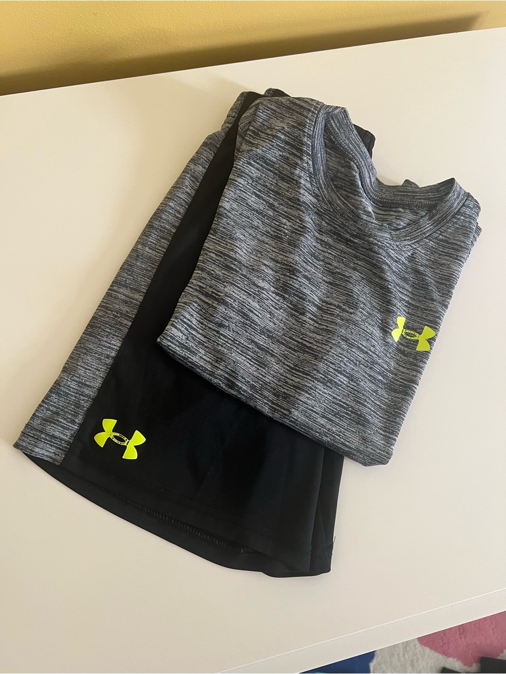 Under Armour Kids' Gray & Black Performance matching Set with Yellow Logo